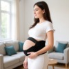 Pas regolabile per la gravidanza, indossato dalla futura mamma